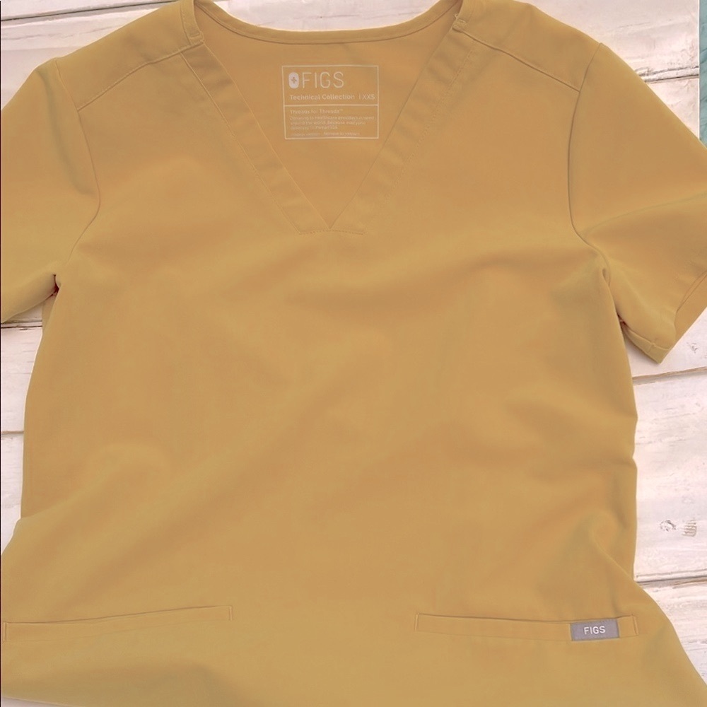 Figs Scrub Top